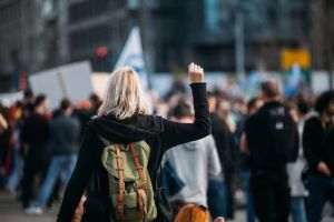 Zeci de mii de manifestanţi la Haga în favoarea luptei împotriva modificărilor climatice